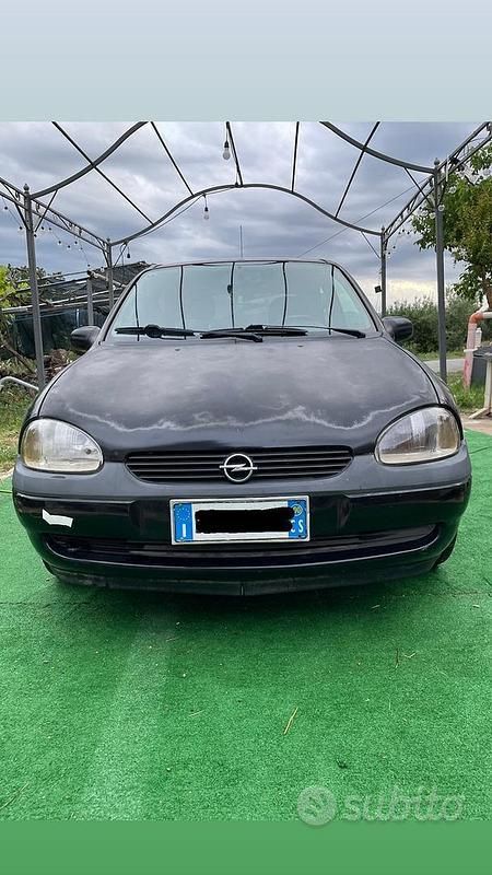 Nero Usata 2000 Opel Corsa Edition Due volumi | 550 € (Super prezzo) - Immagine 1/4