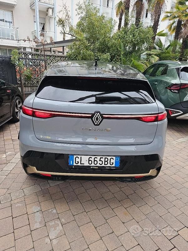 Usata Renault Megane E-Tech Iconic 161 kW (220 CV) 2022 Grigio Monovolume