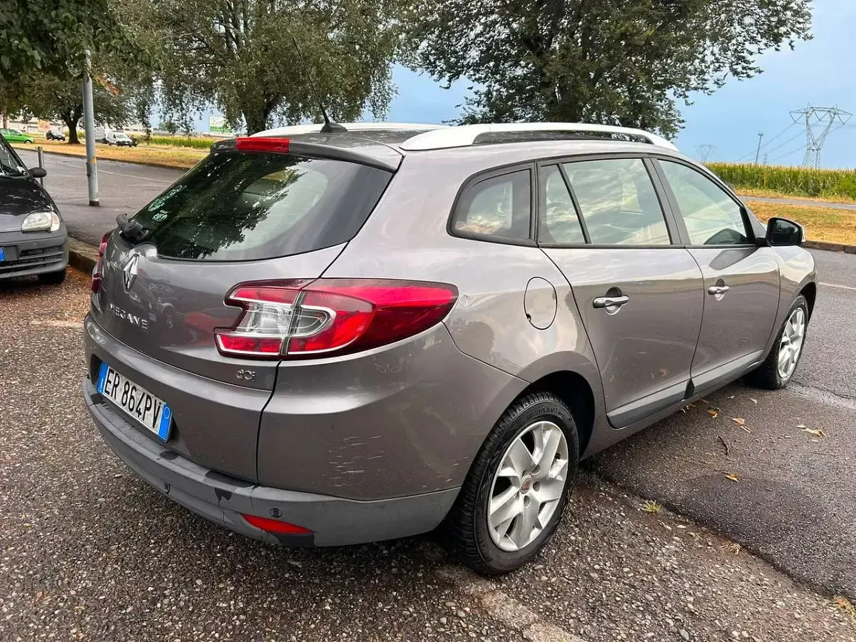 Usata Renault Mégane GrandTour 110 CV (80 kW) 2013 Grigio Station wagon