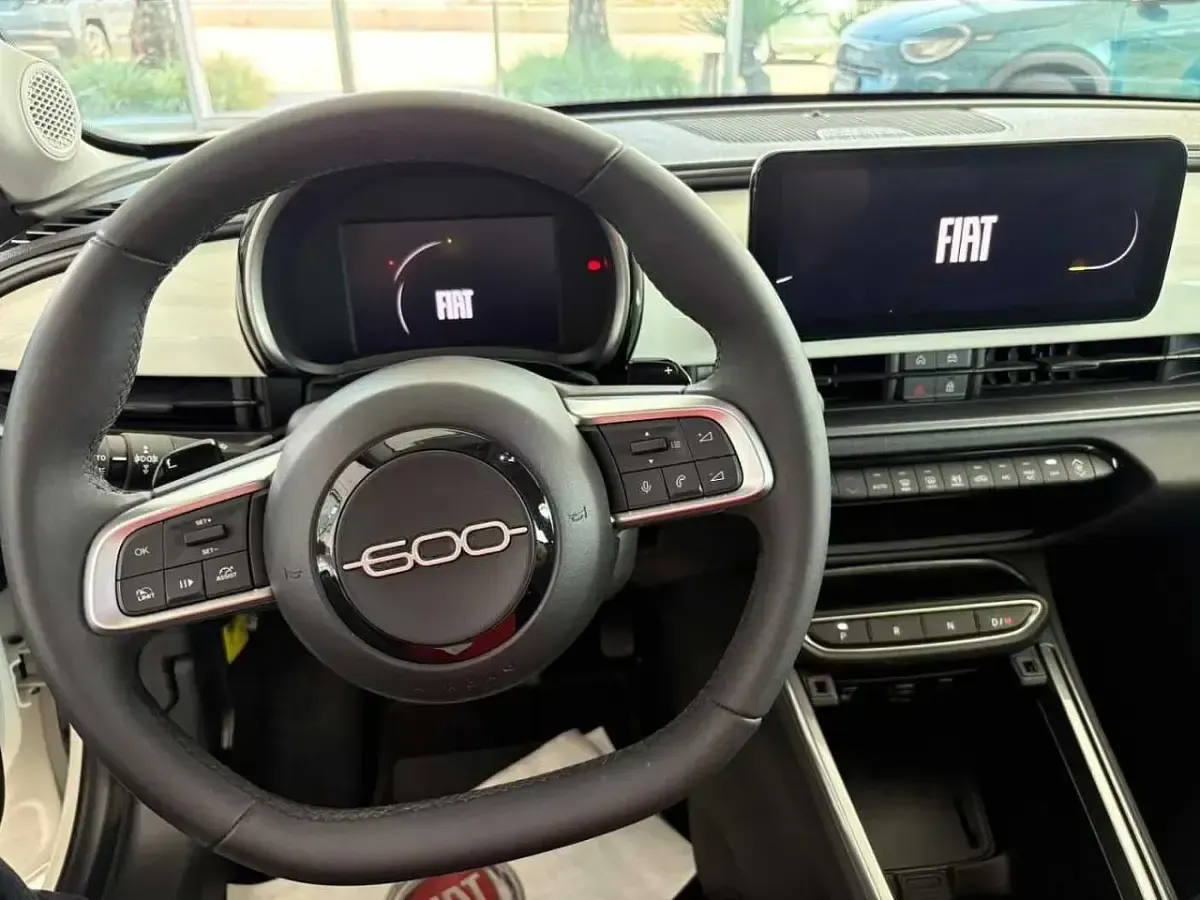 Usata Fiat 600 145 CV (106 kW) 2025 Bianco SUV