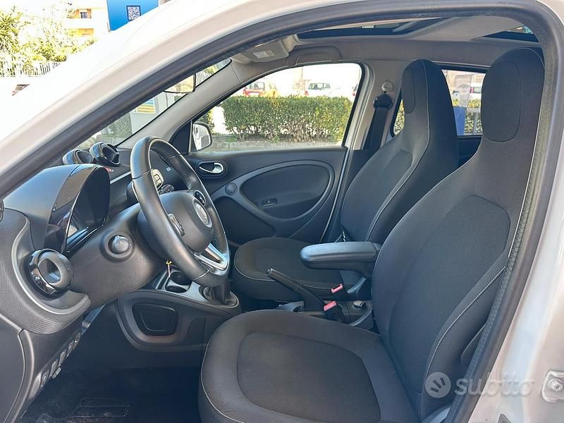 Usata Smart ForFour 71 CV (52 kW) 2019 Bianco Utilitaria