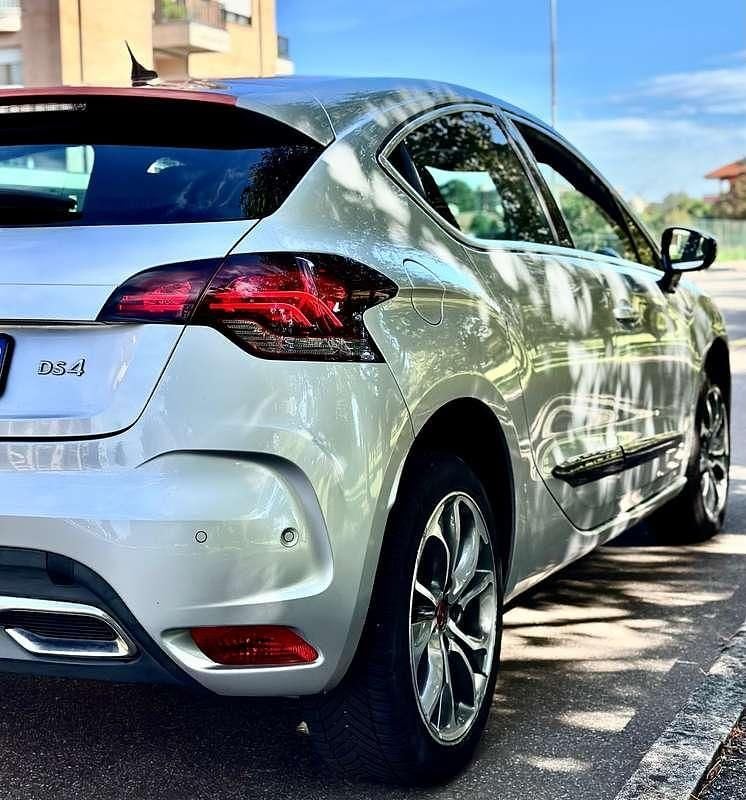 Argento Usata 2015 Citroën DS4 So Chic Due volumi | 8500 € (Buon prezzo) - Immagine 1/4