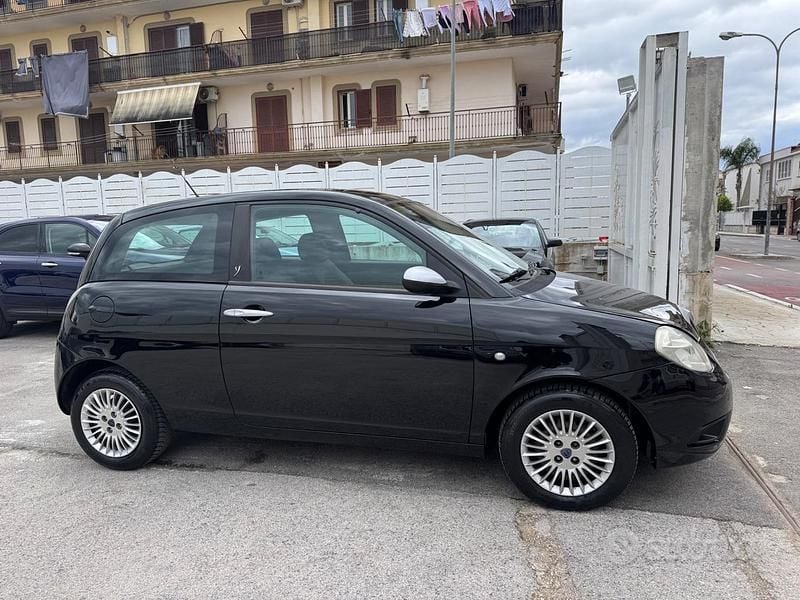 Usata Lancia Ypsilon 60 CV (44 kW) 2009 Nero Utilitaria