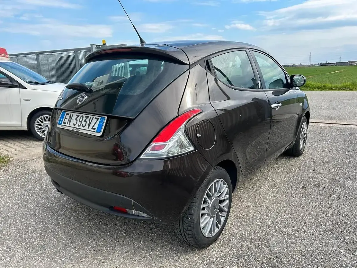 Usata Lancia Ypsilon 69 CV (50 kW) 2026 Nero Utilitaria