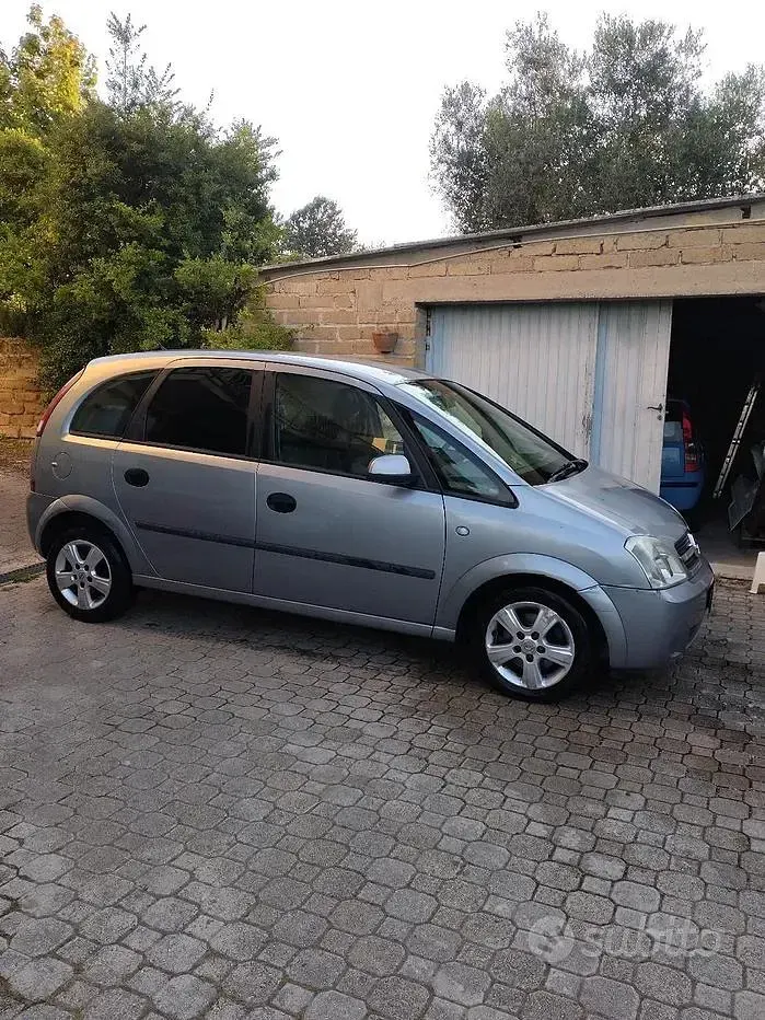 Usata Opel Meriva 110 CV (80 kW) 2005 Grigio Monovolume