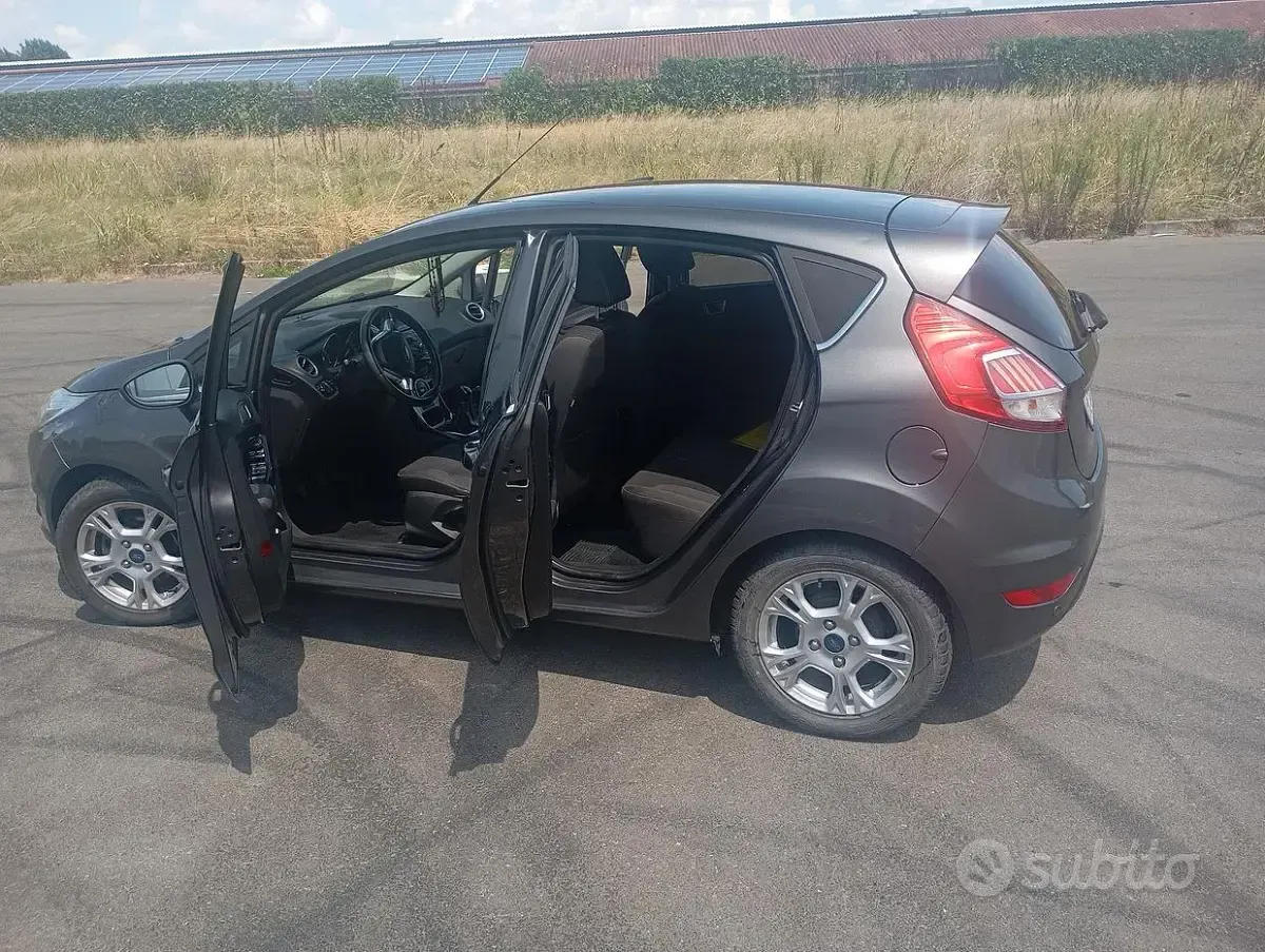 Usata Ford B-MAX 75 CV (55 kW) 2015 Grigio Monovolume