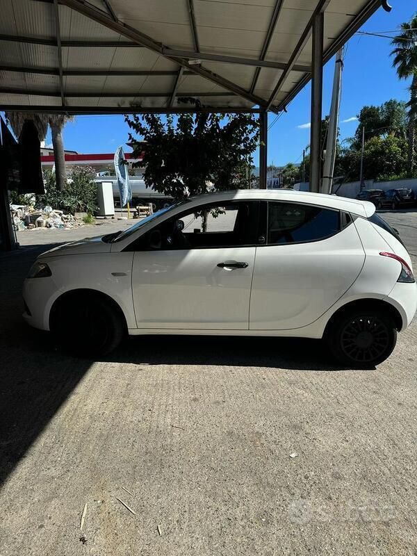 Usata Lancia Ypsilon 69 CV (50 kW) 2021 Bianco Utilitaria