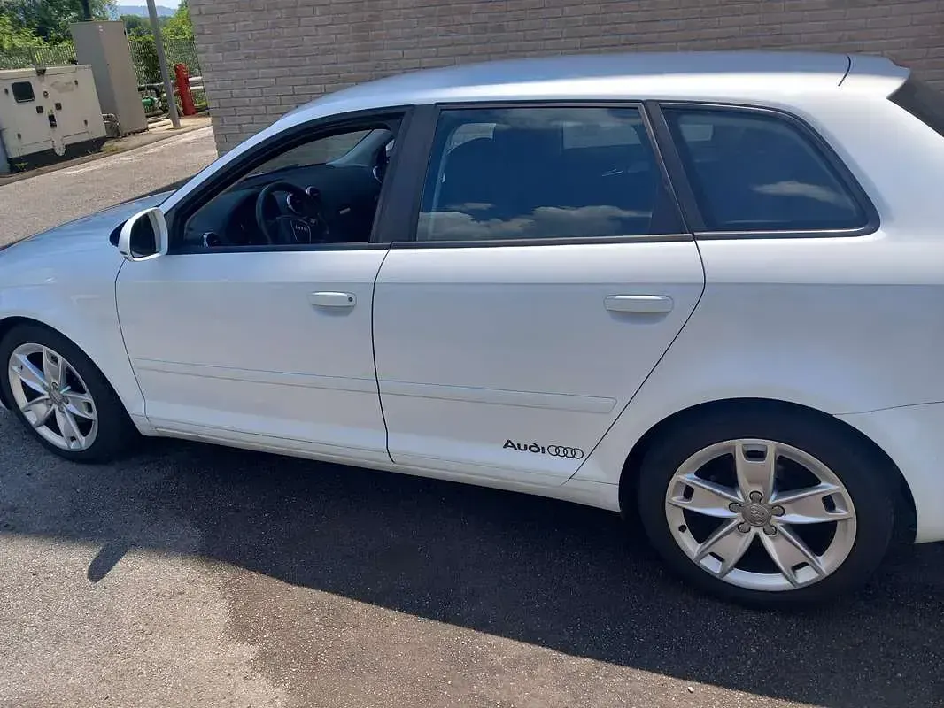 Usata Audi A3 Sportback Ambiente 140 CV (102 kW) 2010 Bianco Utilitaria