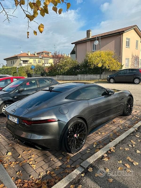 Usata Jaguar F-Type R-Dynamic 300 CV (220 kW) 2018 Grigio Coupé