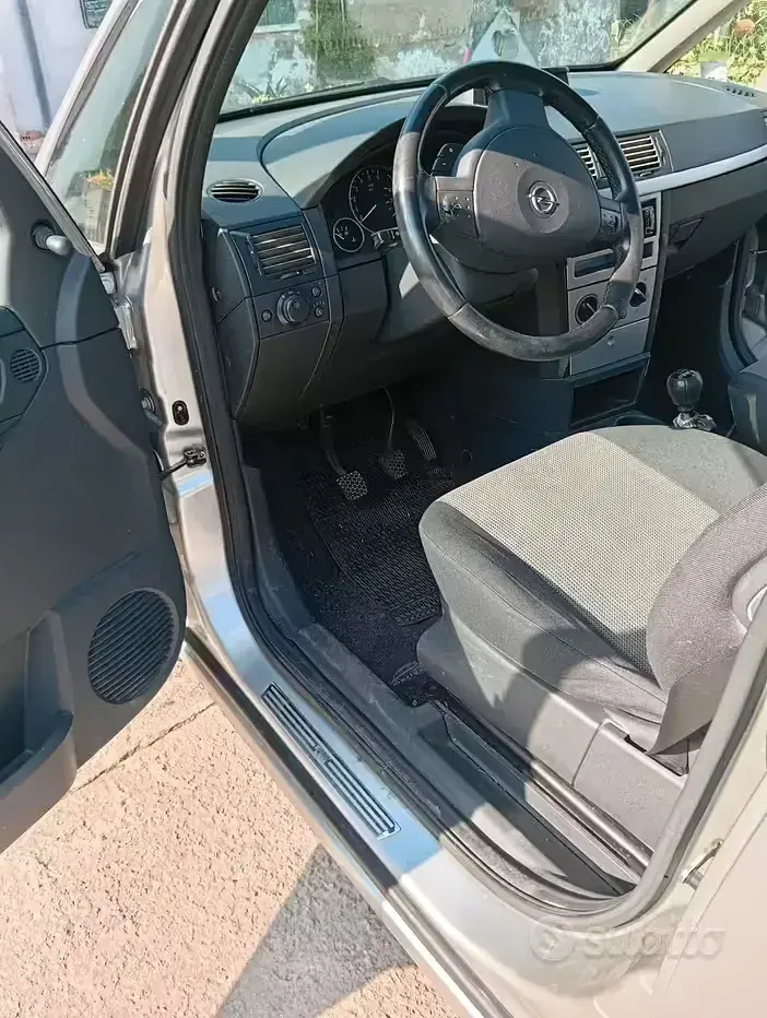 Usata Opel Meriva Enjoy 101 CV (74 kW) 2004 Grigio Monovolume