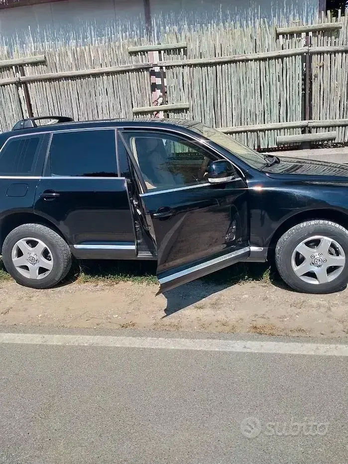 Usata VW Touareg 174 CV (127 kW) 2006 Nero SUV