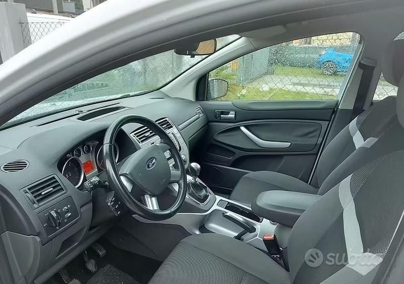 Usata Ford Kuga 140 CV (102 kW) 2012 Bianco SUV