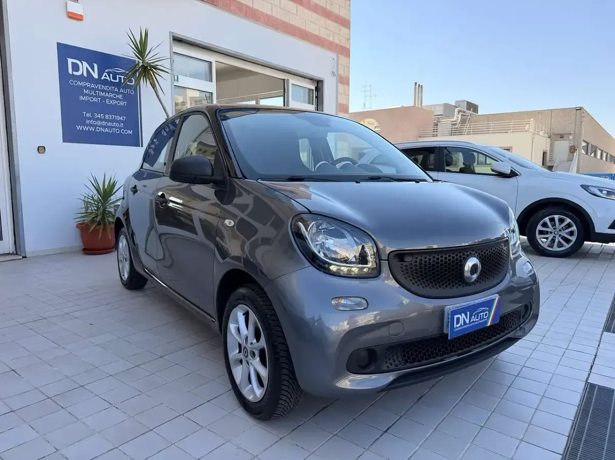 Usata Smart ForFour Passion 71 CV (52 kW) 2017 Grigio/nero Utilitaria