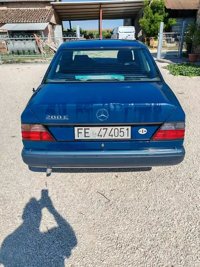 Usata Mercedes 200 122 CV (89 kW) 1990 Bluazzurro Berlina