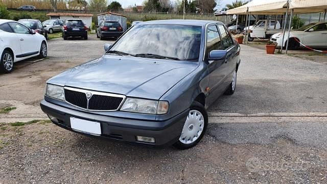Usata Lancia Dedra 105 CV (77 kW) 1993 Grigio Berlina