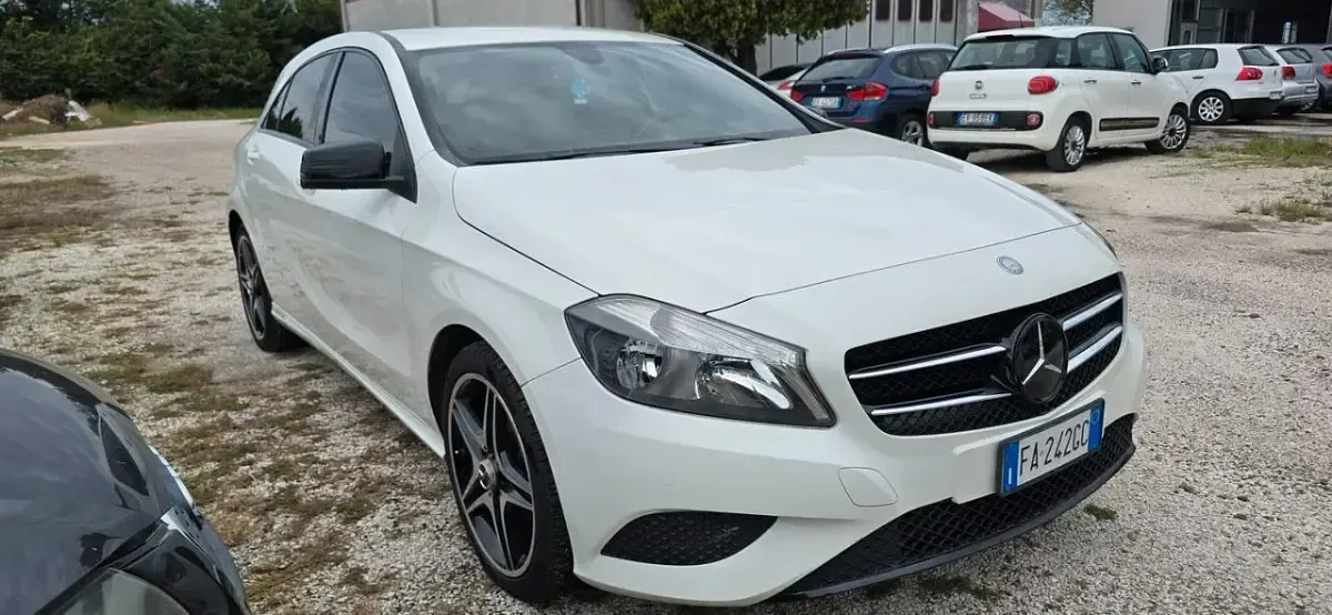 Usata Mercedes A180 Premium 109 CV (80 kW) 2015 Bianco Utilitaria