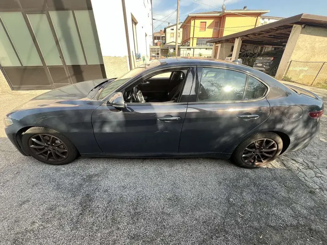 Usata Alfa Romeo Giulia 150 CV (110 kW) 2016 Berlina