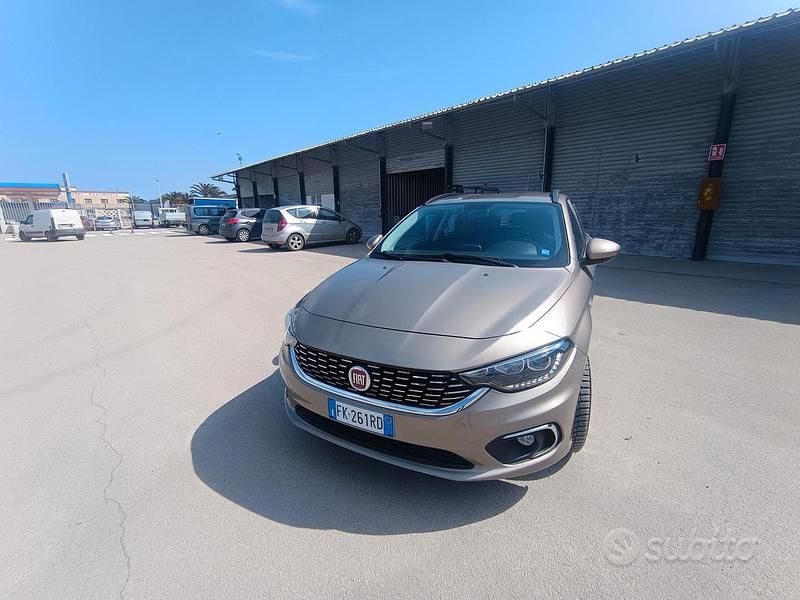 Usata Fiat Tipo Lounge 120 CV (88 kW) 2017 Marrone Berlina