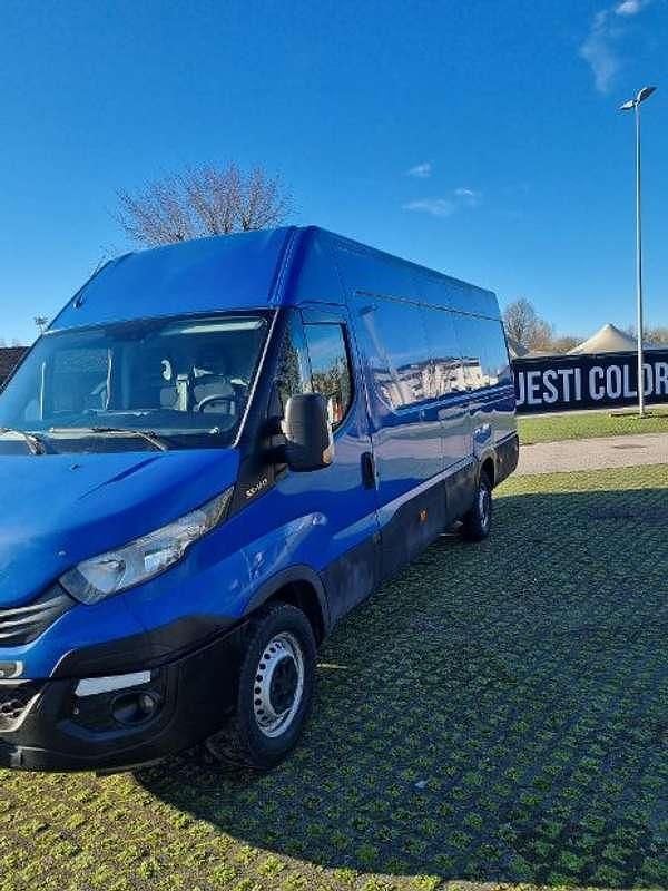 Usata Iveco Daily 140 CV (102 kW) 2018 Blu/azzurro Furgone