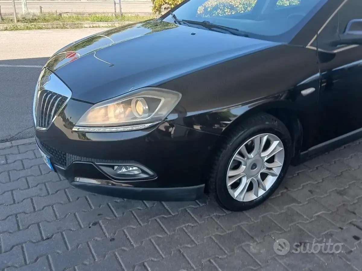Usata Lancia Delta Gold 105 CV (77 kW) 2011 Nero Utilitaria