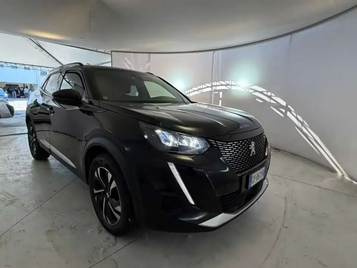 Usata Peugeot 2008 Allure 131 CV (96 kW) 2023 Nero SUV