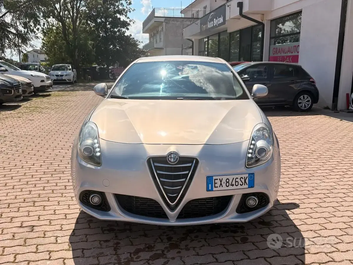 Usata Alfa Romeo Giulietta Distinctive 150 CV (110 kW) 2014 Grigio Utilitaria