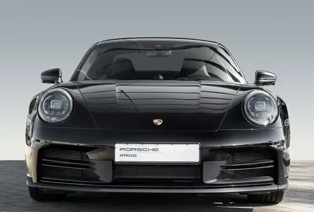 Usata Porsche 992 394 CV (289 kW) 2025 Nero metallizzato Utilitaria