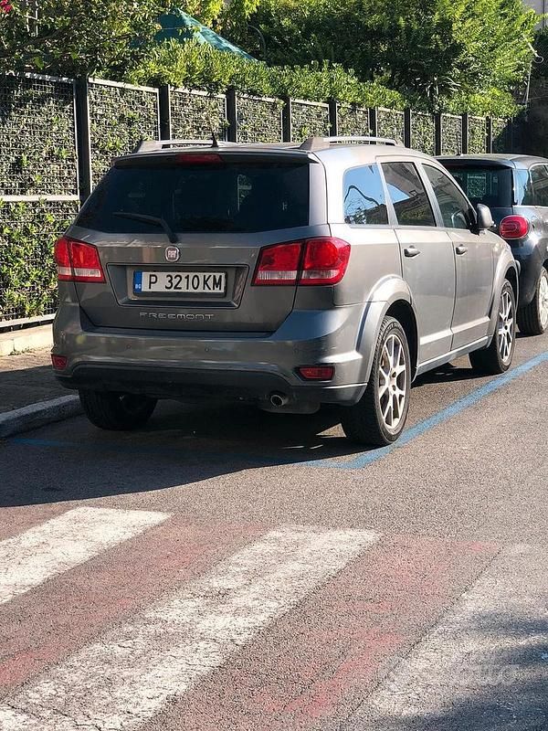 Usata Fiat Freemont 140 CV (102 kW) 2011 Grigio SUV