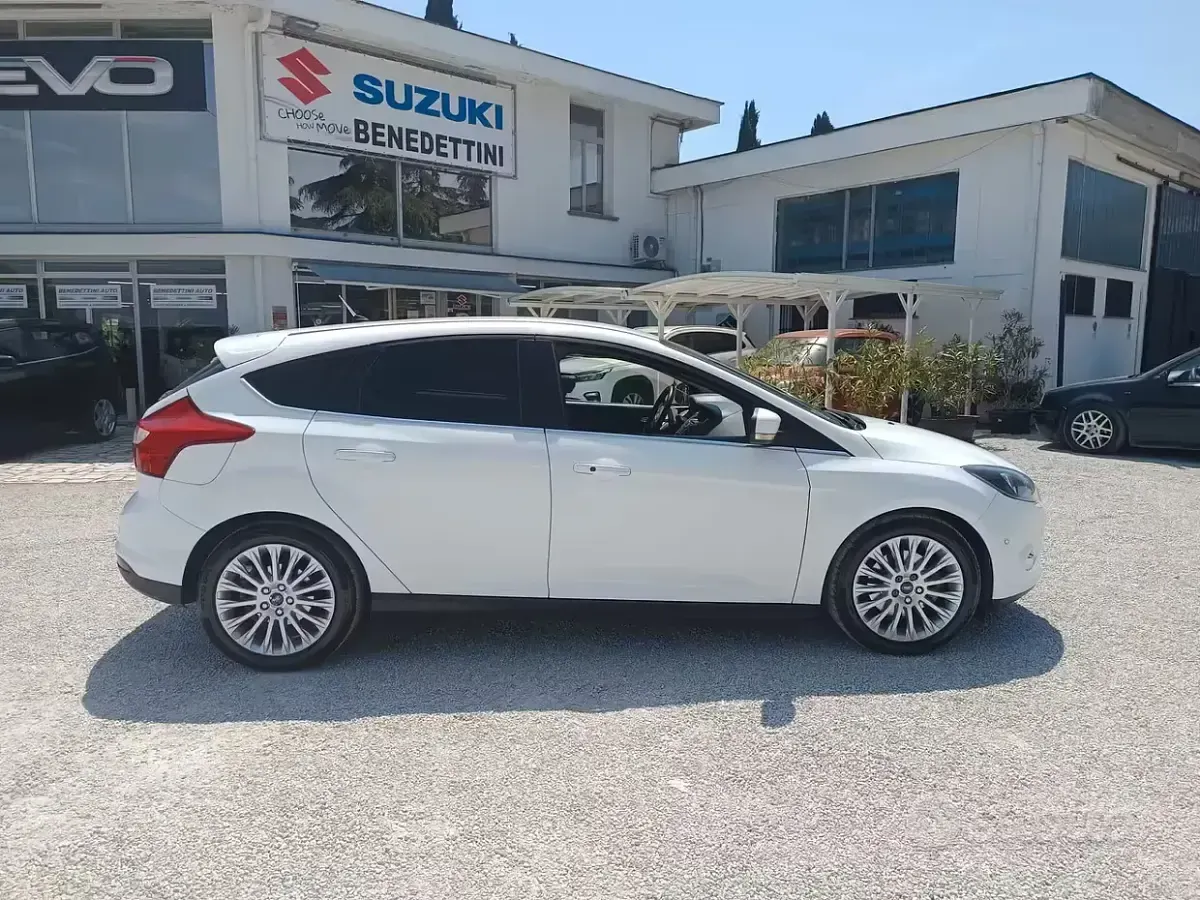 Usata Ford Focus 150 CV (110 kW) 2011 Bianco Berlina