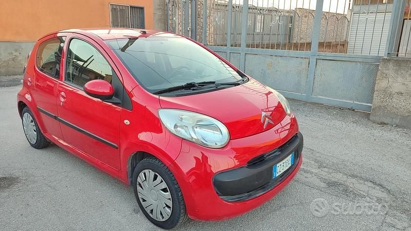 Usado Citroën C1 68 CV (50 kW) 2006 Gris Utilitario