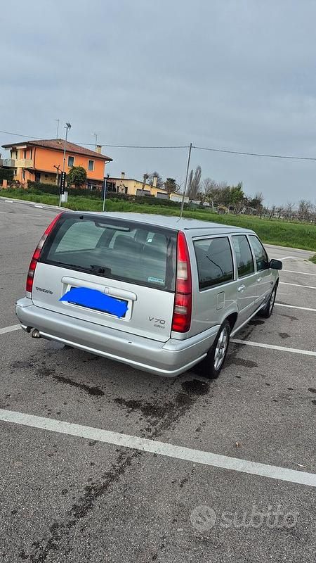 Usata Volvo V70 140 CV (102 kW) 2000 Grigio Station wagon