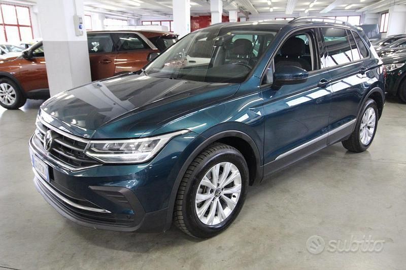 Gebraucht VW Tiguan Life 150 PS (110 kW) 2021 Blau SUV