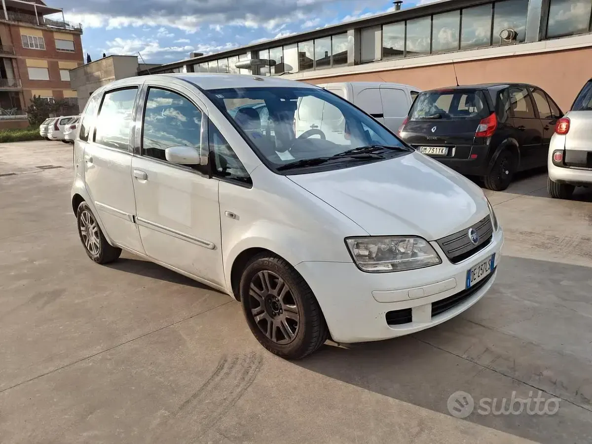 Usata Fiat Idea 90 CV (66 kW) 2006 Bianco Monovolume