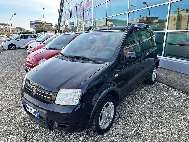 Usata Fiat Panda Climbing 69 CV (50 kW) 2011 Nero Berlina