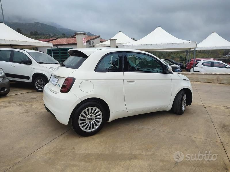 Usata Fiat 500e Action 69 kW (95 CV) 2021 Bianco Berlina