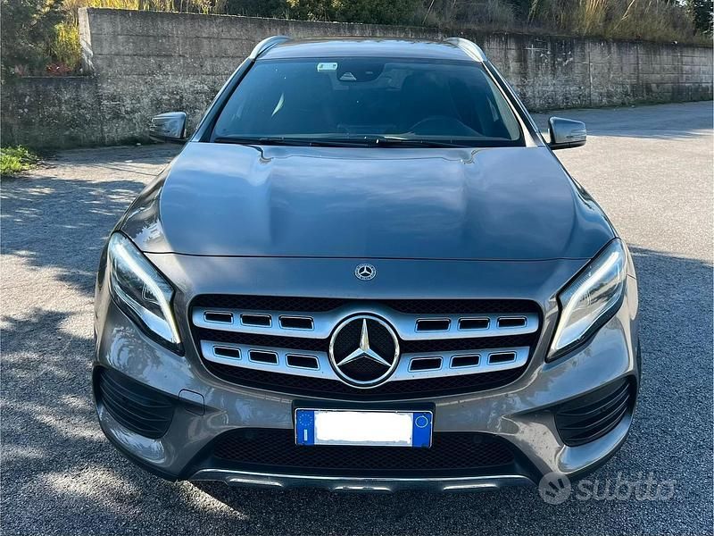 Usata Mercedes GLA200 Premium 136 CV (100 kW) 2019 Grigio SUV
