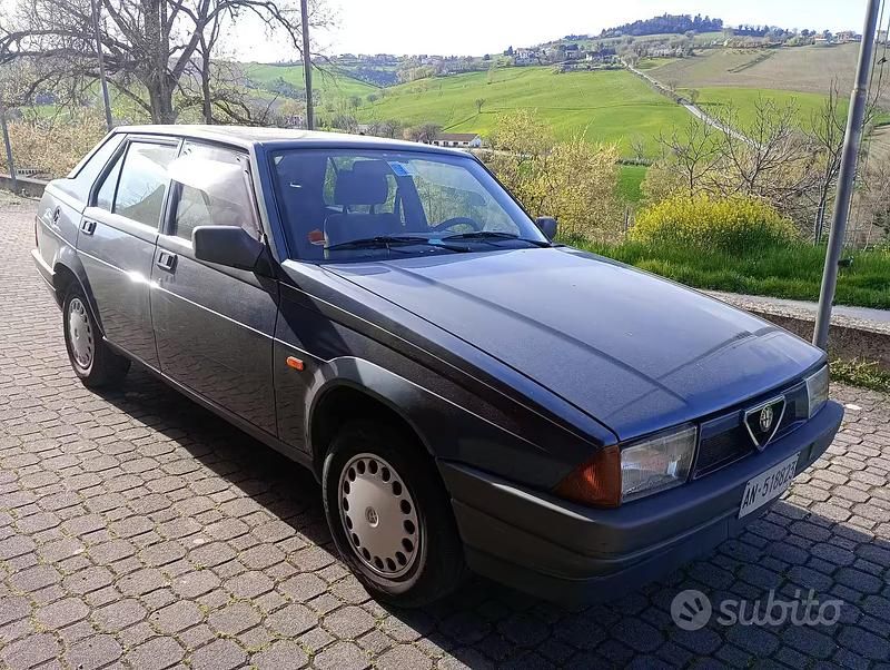 Usata Alfa Romeo 75 110 CV (80 kW) 1992 Grigio Berlina