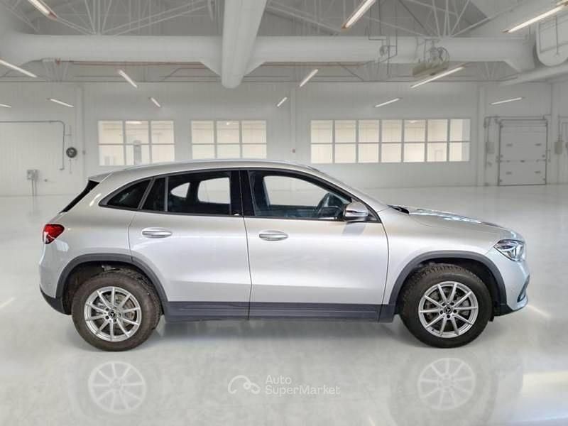 Usata Mercedes GLA200 Business 150 CV (110 kW) 2022 Iridiumsilver, metallic paint SUV