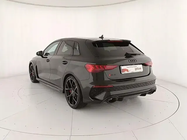 Usata Audi RS3 Sportback Ambiente 400 CV (294 kW) 2024 Nero mythos metallizzato Utilitaria
