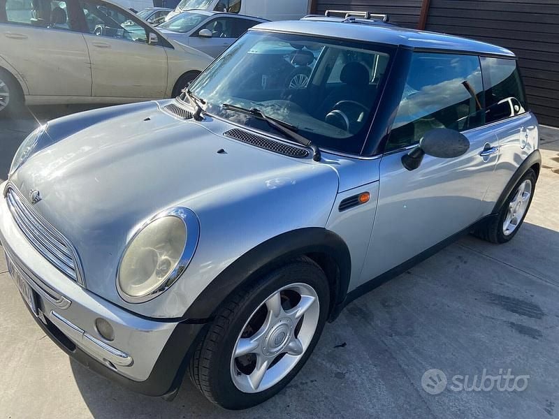 Usata Mini ONE 89 CV (65 kW) 2004 Grigio Utilitaria