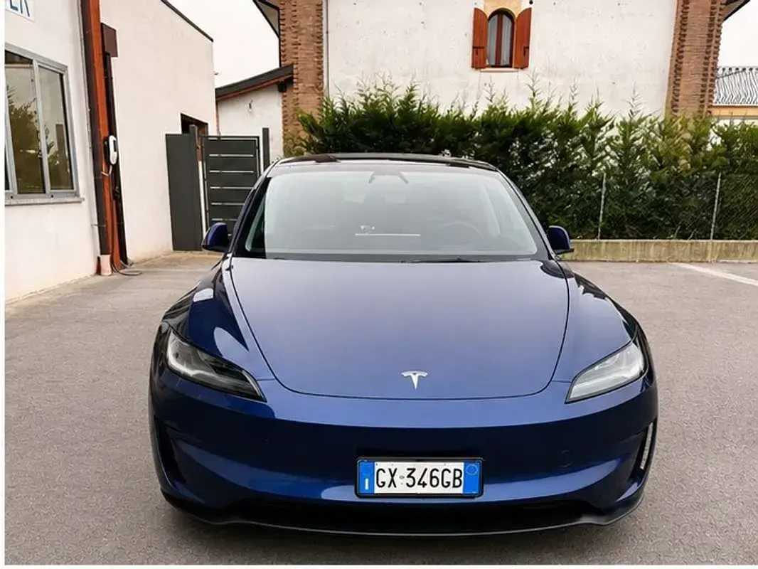 Usata Tesla Model 3 Performance 338 kW (460 CV) 2024 Blu/azzurro Berlina