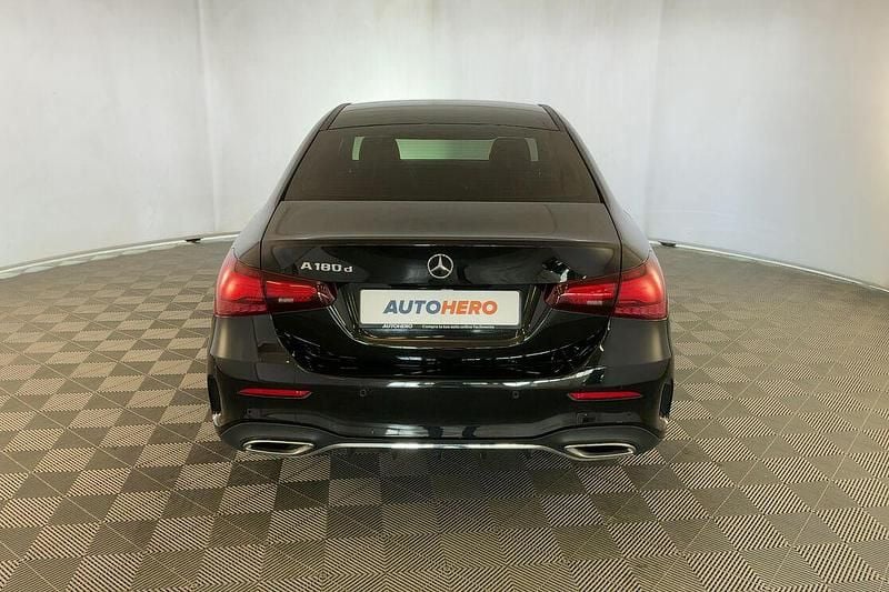 Usata Mercedes A180 AMG line 116 CV (85 kW) 2023 Nero Berlina