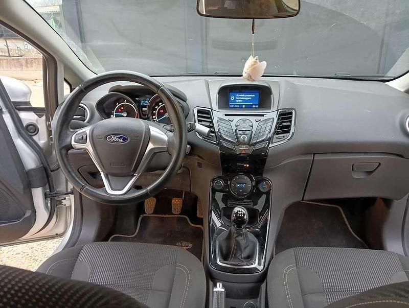 Usata Ford Fiesta Titanium 75 CV (55 kW) 2017 Argento Berlina