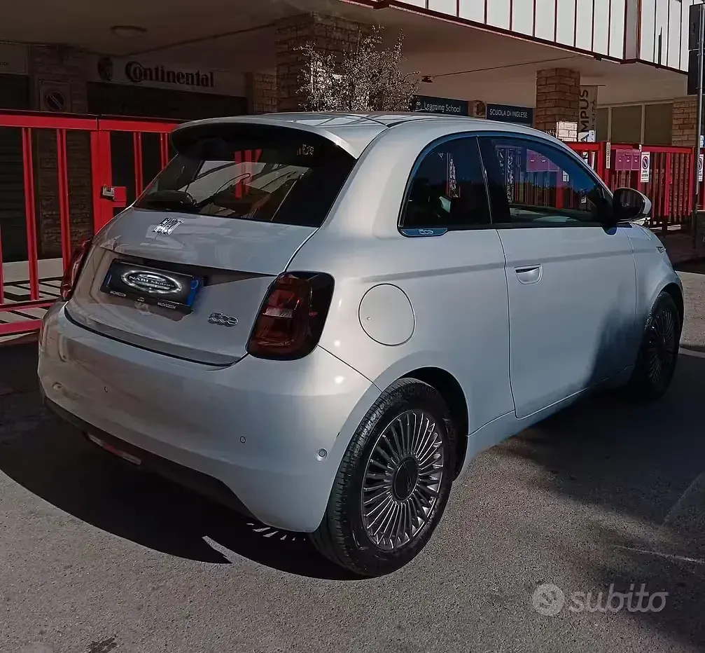 Usata Fiat 500e 42 kW (58 CV) 2024 Bluazzurro Berlina