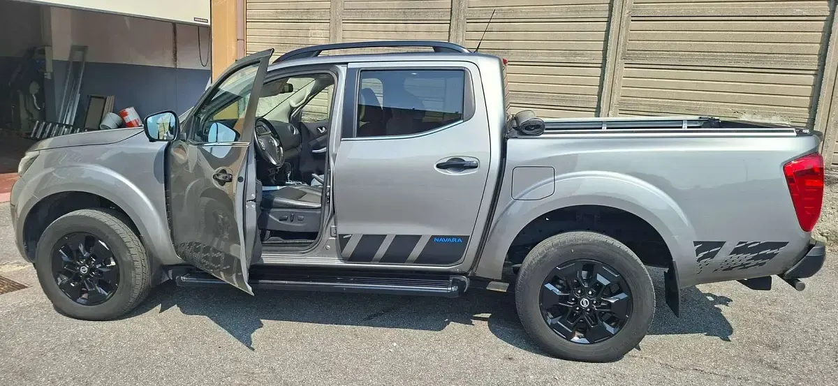 Usata Nissan Navara N-Guard 190 CV (139 kW) 2020 Grigio Pick-up