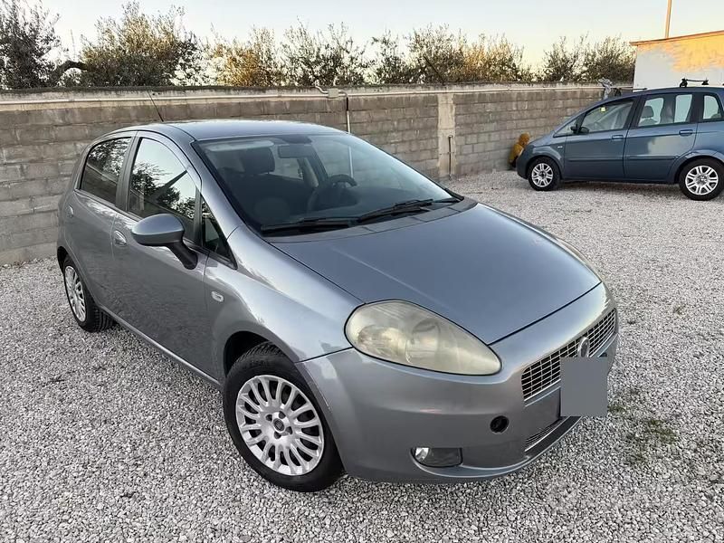 Usata Fiat Grande Punto 90 CV (66 kW) 2008 Grigio Utilitaria