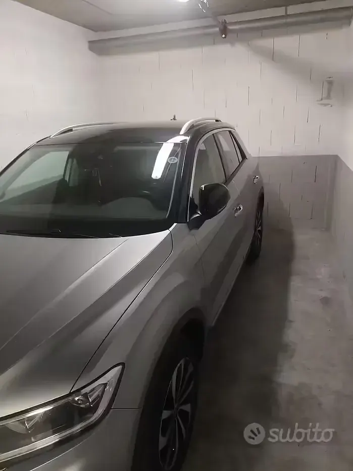 Usata VW T-Roc 150 CV (110 kW) 2023 Grigio SUV