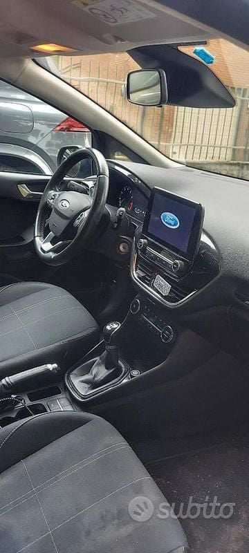 Usata Ford Fiesta 86 CV (63 kW) 2019 Blu Utilitaria