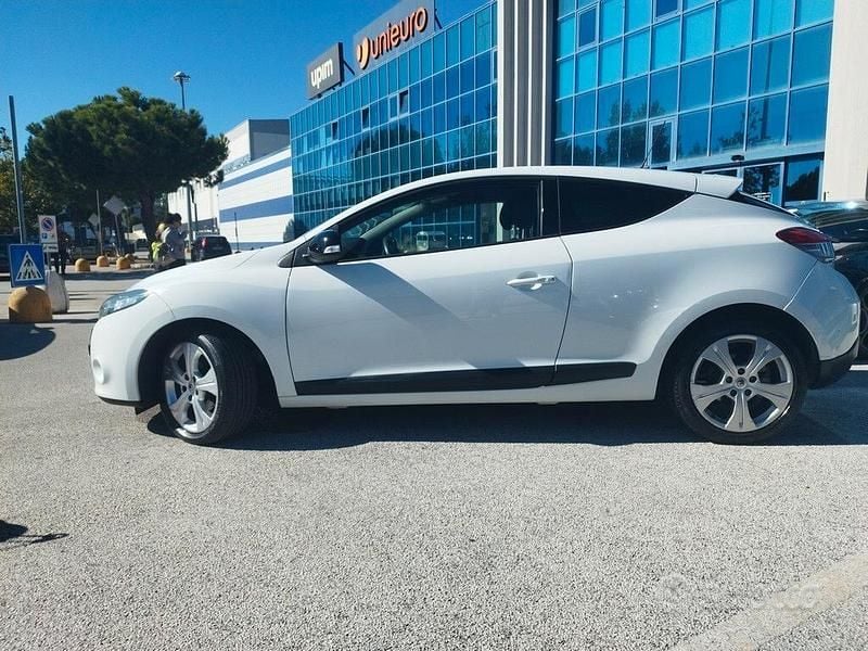 Usata Renault Mégane Coupé 90 CV (66 kW) 2011 Bianco Coupé