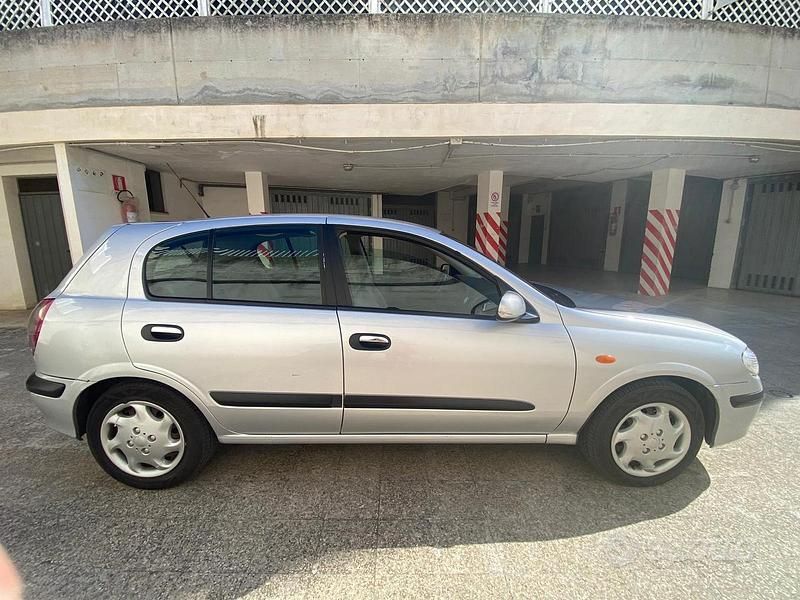 Usata Nissan Almera 110 CV (80 kW) 2001 Grigio Berlina